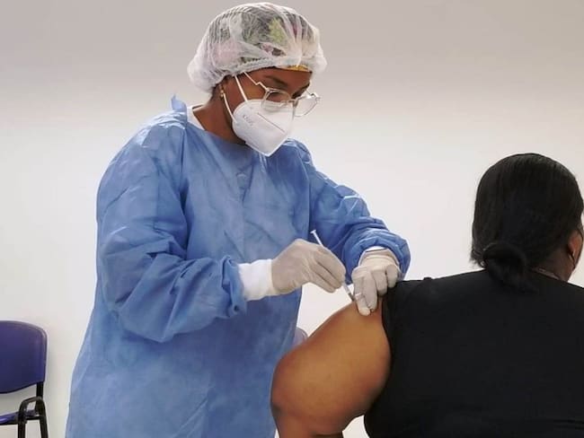 Secretaría de Educación y DADIS habilitaron este puesto de vacunación con Janssen