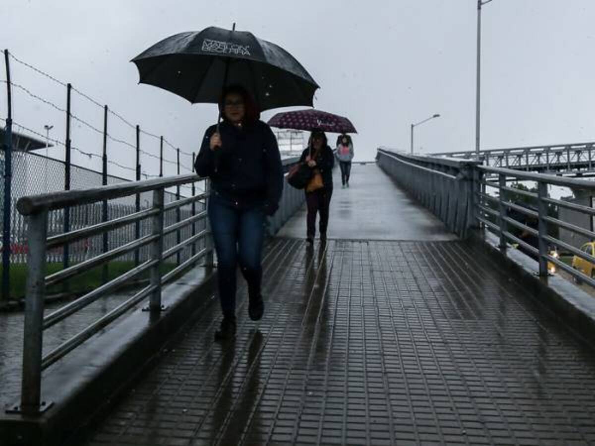 Fuertes lluvias generan caos en Bogotá