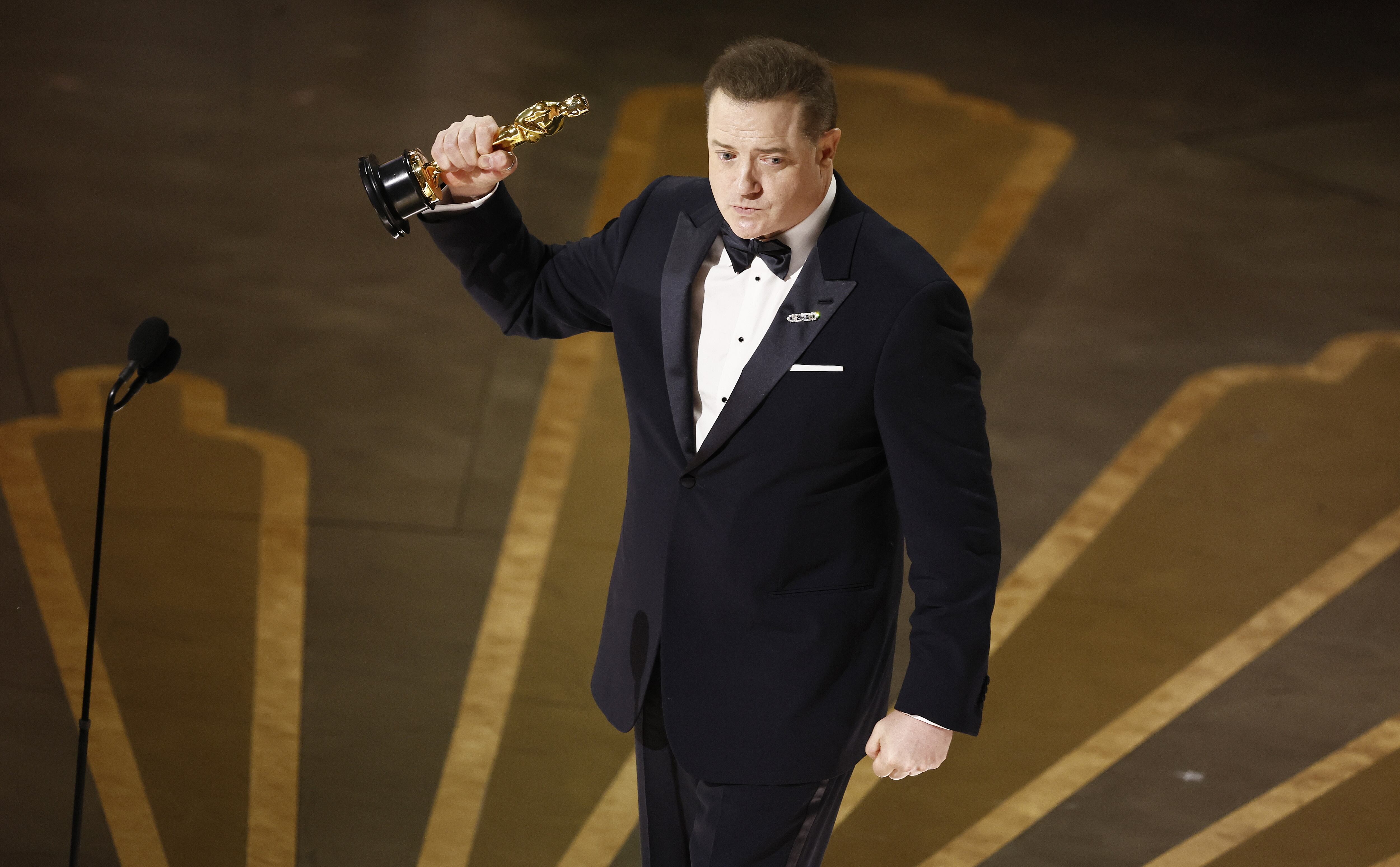 Brendan Fraser gana el óscar al mejor actor por su papel en "The Whale". Foto: EFE.