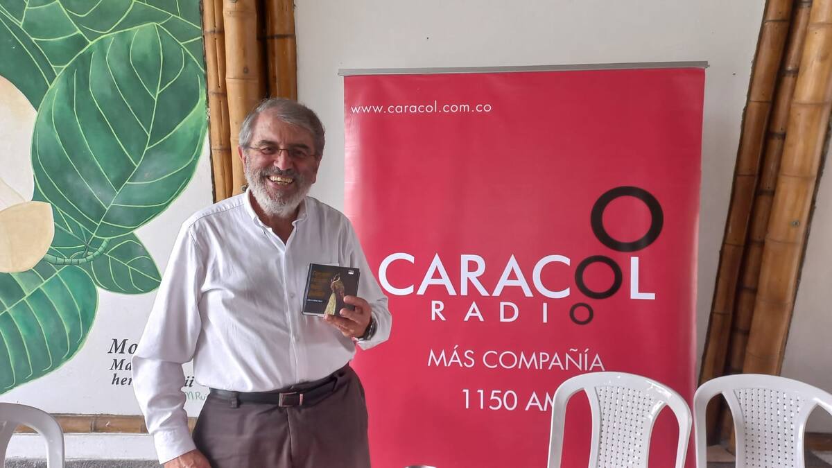 Alberto Gómez y su nuevo libro sobre las aves del Quindío