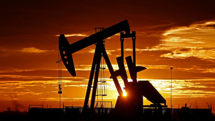 La curva del precio del petróleo “está indicando una desinflación en próximos meses”, según experto