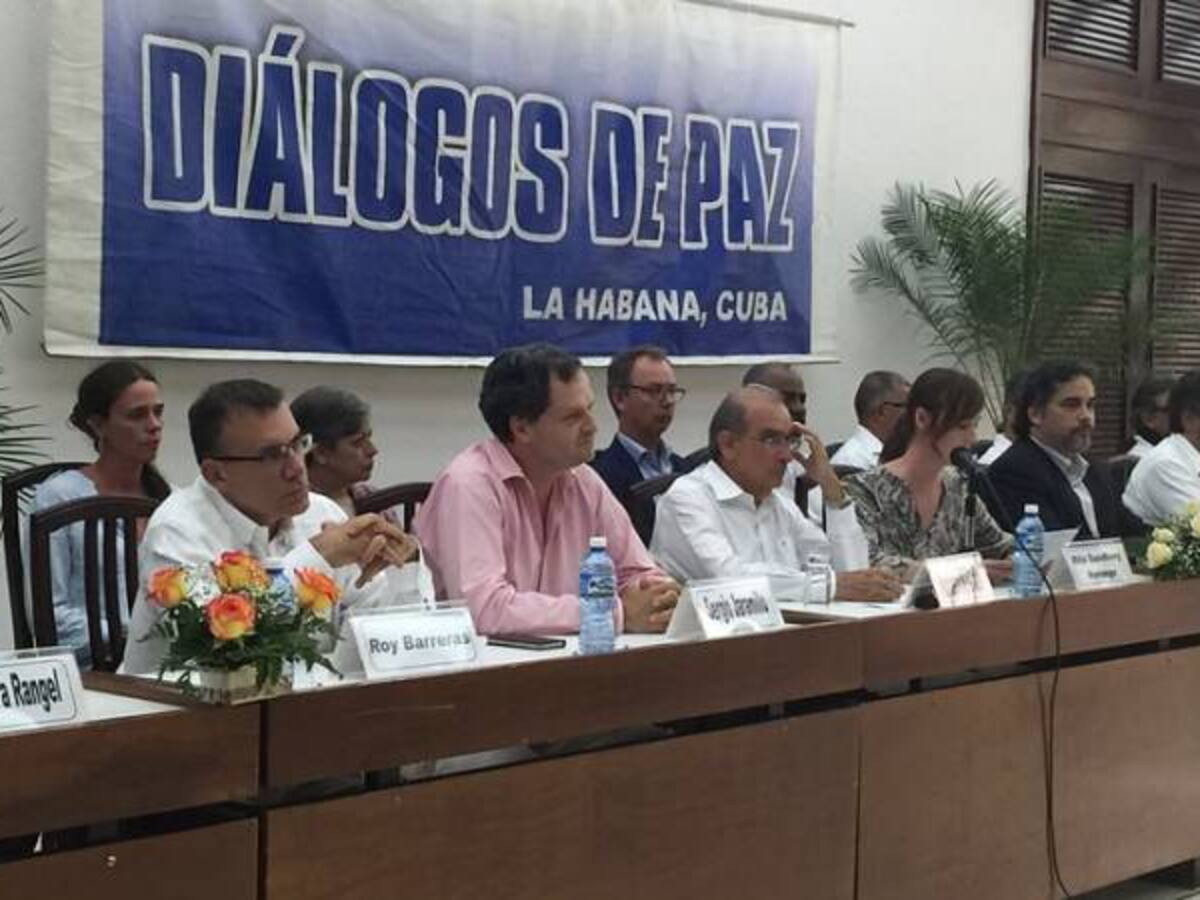 ¿Qué titula la prensa internacional sobre el anuncio de paz en Cuba?