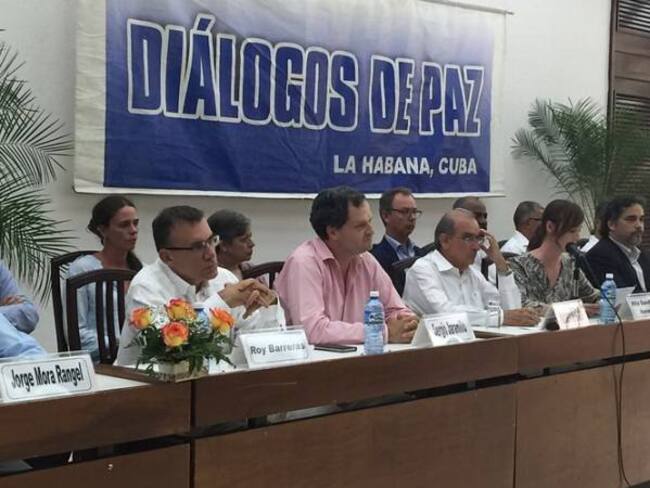 ¿Qué titula la prensa internacional sobre el anuncio de paz en Cuba?