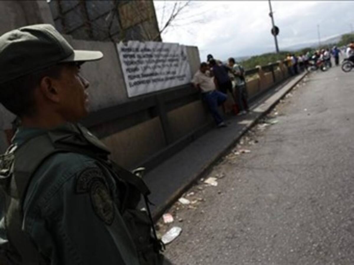 Por temor a nuevas agresiones se reduce el paso de vehículos y peatones en la frontera con Venezuela