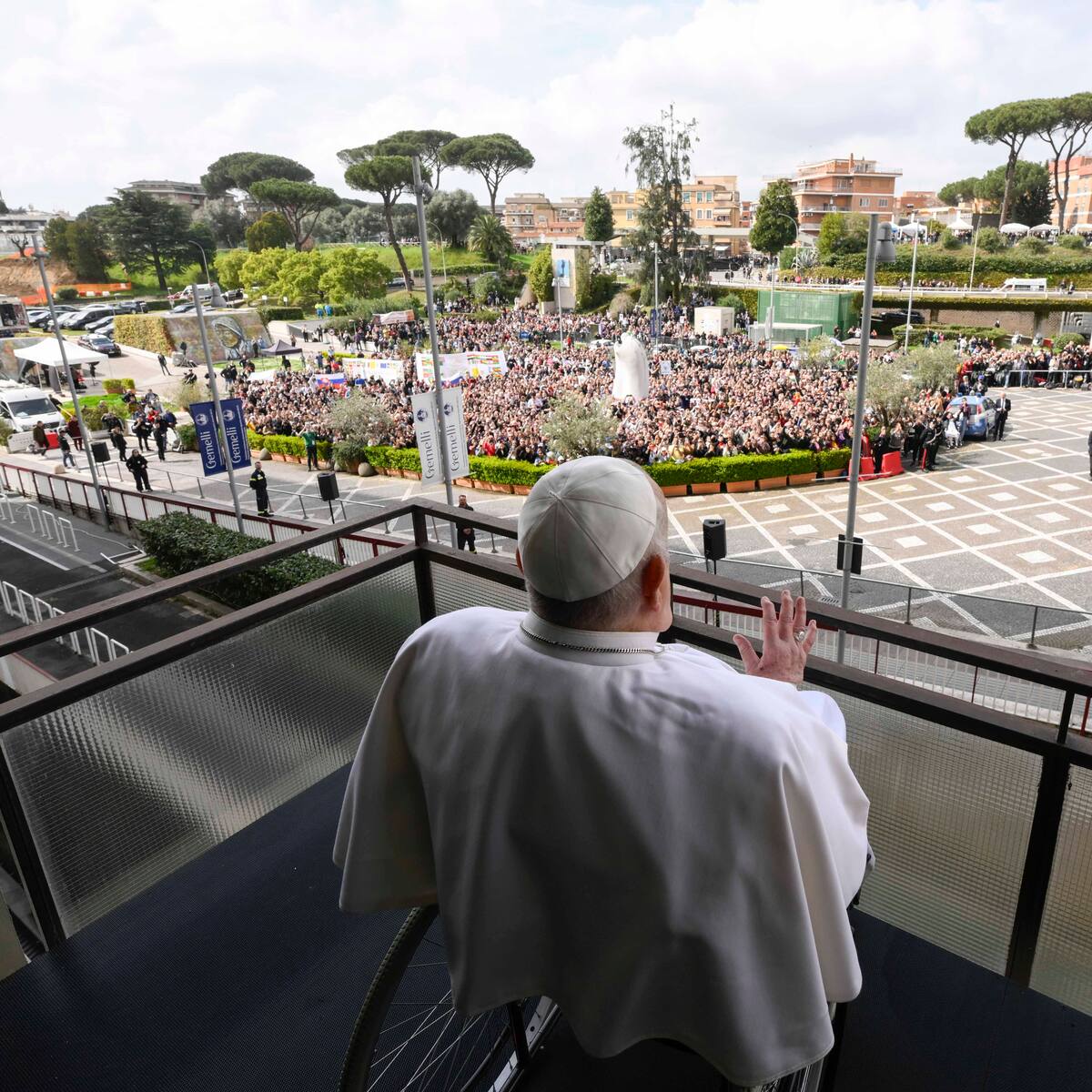 Vaticano: Francisco se recupera con rehabilitación pero no estará en misas públicas