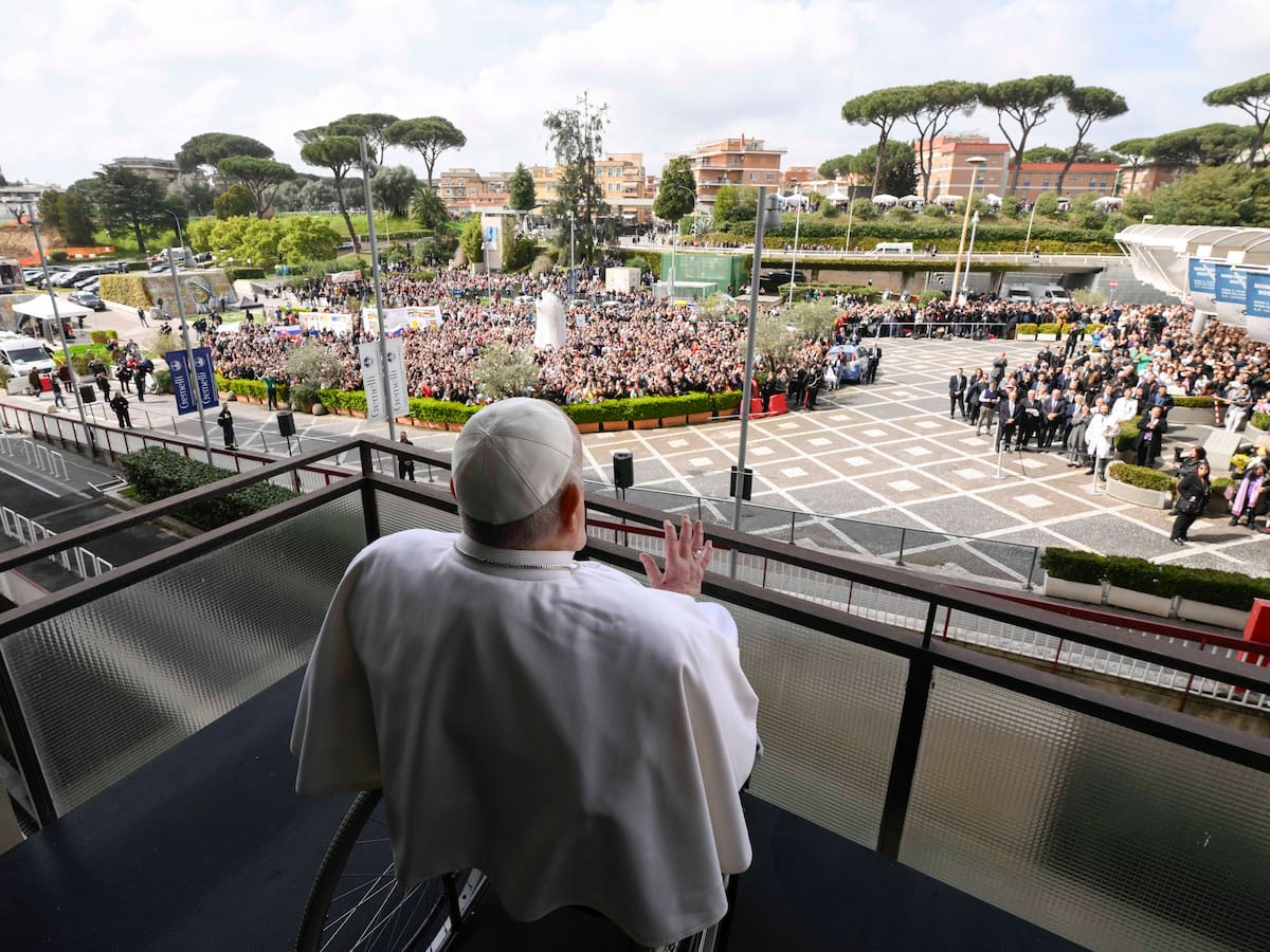 Vaticano: Francisco se recupera con rehabilitación pero no estará en misas públicas