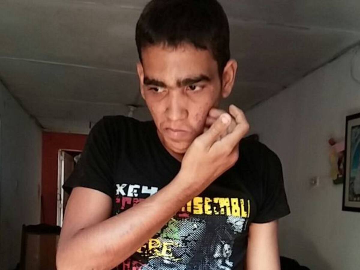 Padre de joven arrastrado por arroyo pide ayuda para tratamiento