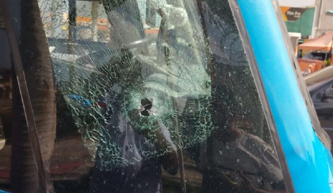 Ataque en medio de un supuesto atraco a bus en la vía la Circunvalar en Barranquilla