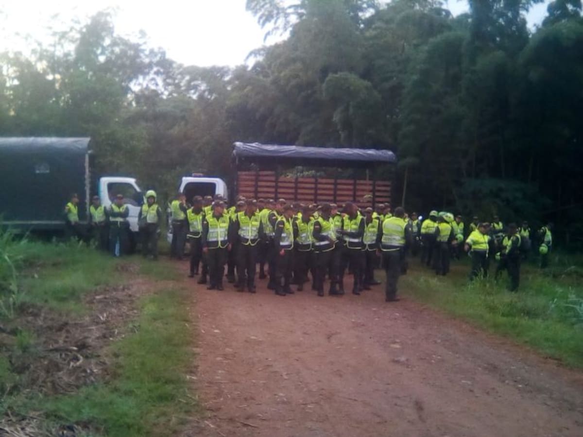 Comunidad de La Quesada en la Av. Cañas gordas se resiste a ser desalojada