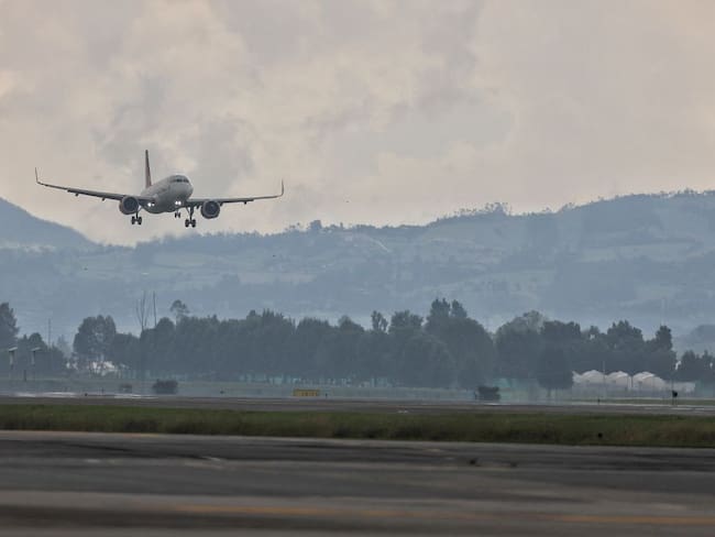 Despegue y Aterrizaje de Aviones en el Aeropuerto El Dorado