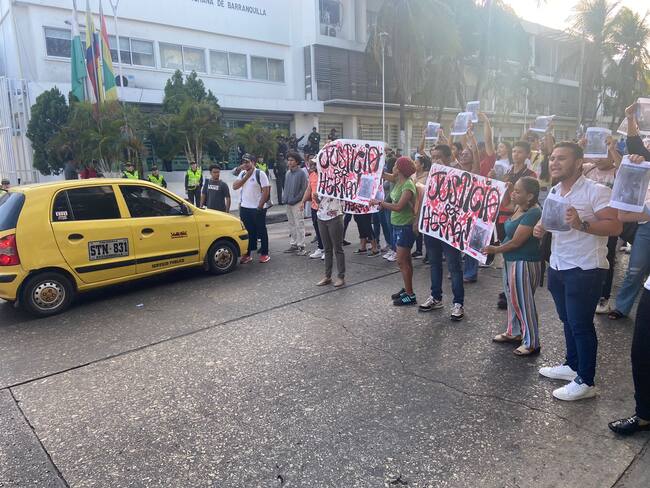 Familiares de joven baleado en Barranquilla pidieron justicia en La Policía