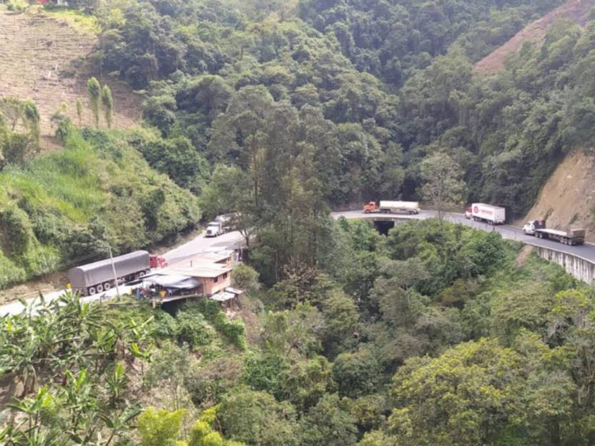 Autoridades en Quindío refuerzan controles en la vía La Línea