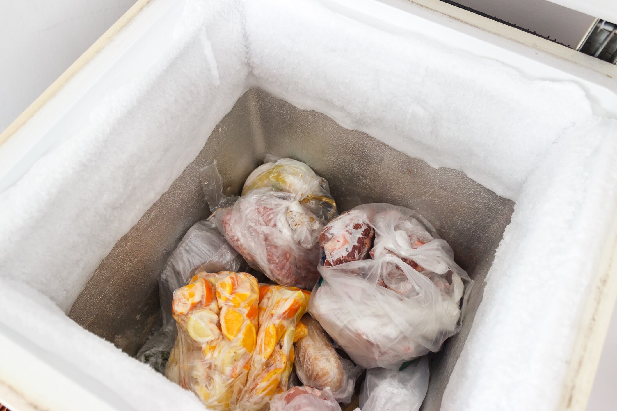 Carne y varios alimentos congelados