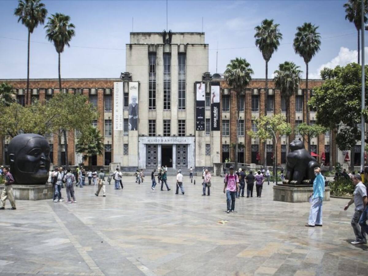 Capturan a 3 hombres que intentaban robar piezas de esculturas de Botero