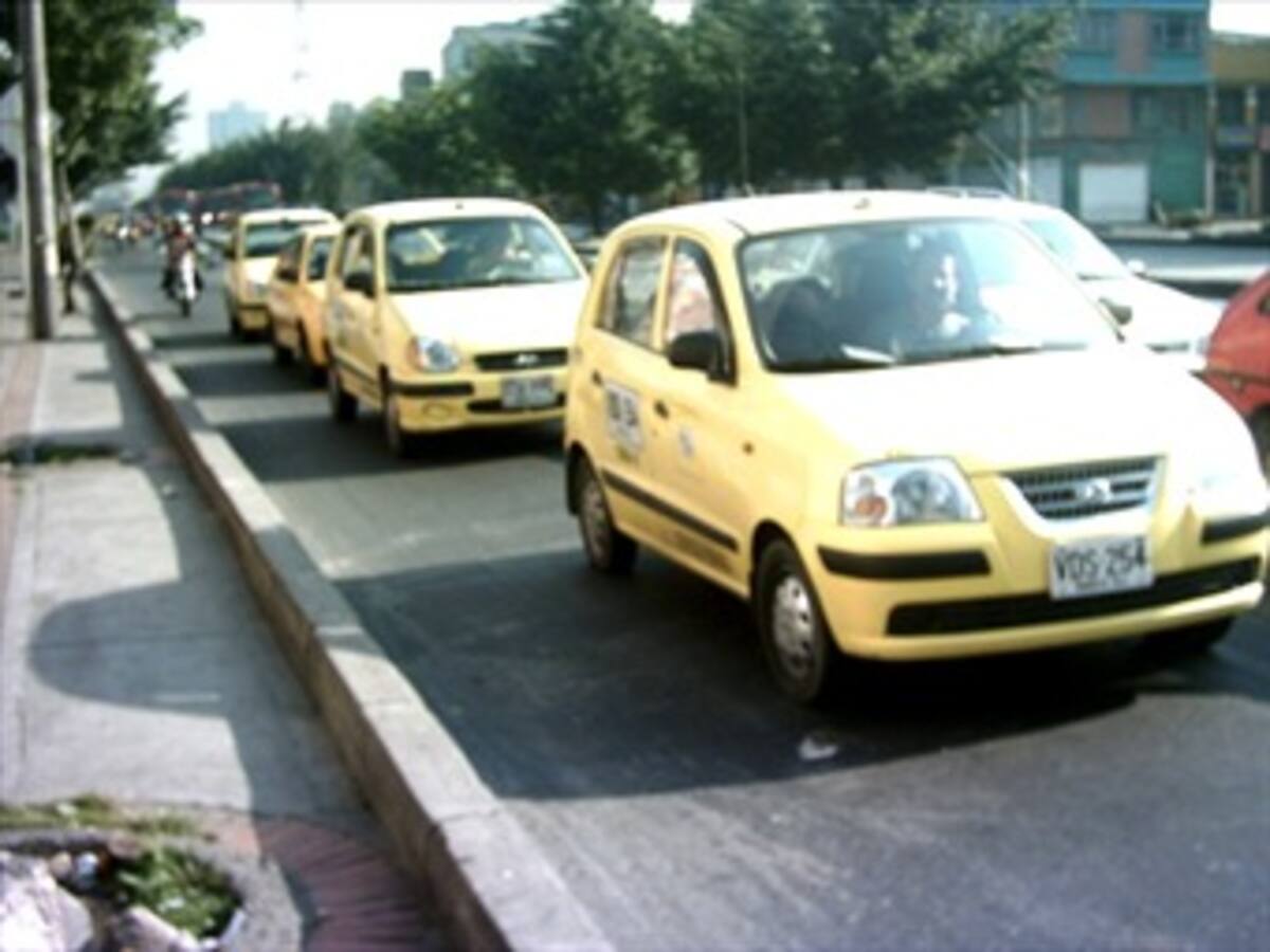 Policía de Tránsito inmoviliza taxis del aeropuerto el Dorado que no trabajan con taxímetro