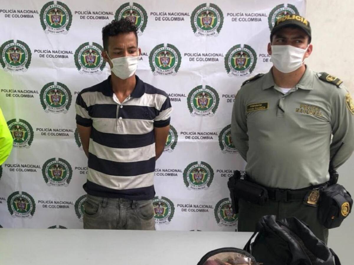 Capturan a hombre que intentó robar con arma blanca a mujer en Transmetro