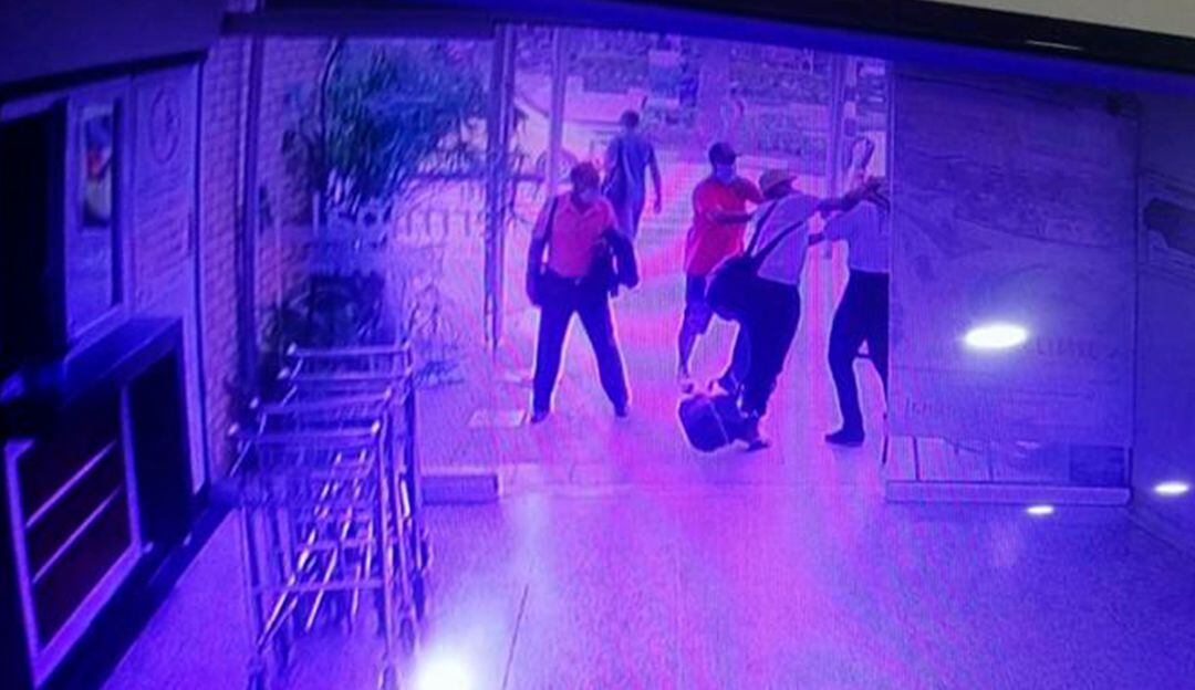 Mujer es agredida por exigir el uso del tapabocas