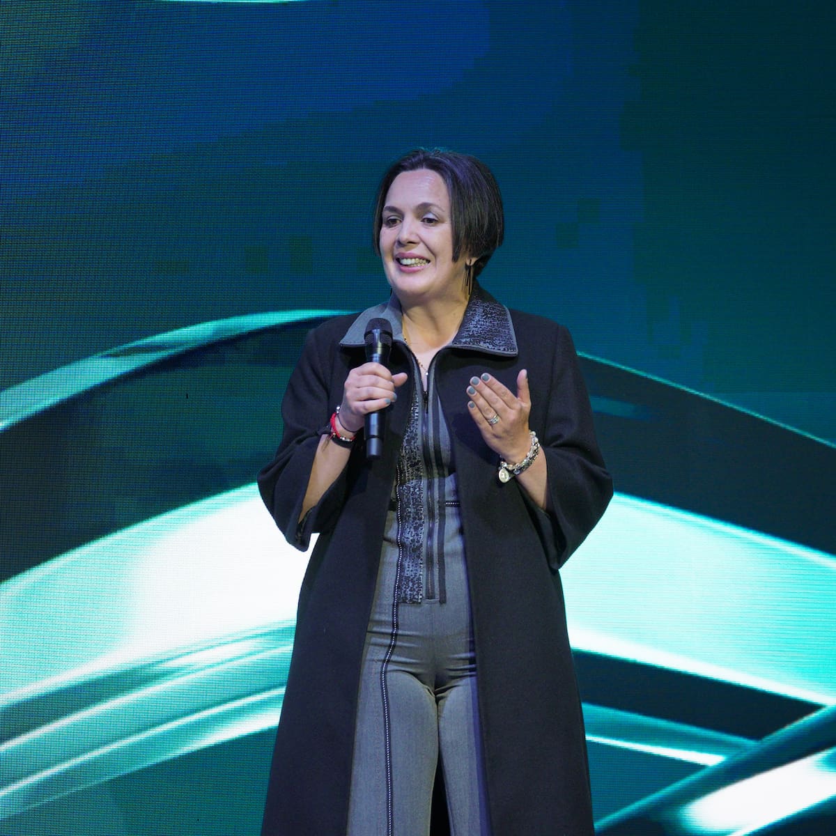 Formar personas antes que algoritmos, la apuesta de Indra por la IA