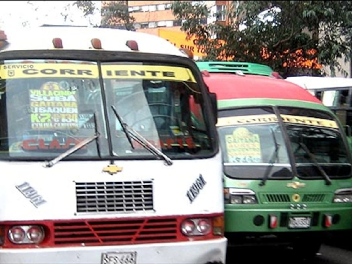 Dueños de buses tradicionales anuncian protestas por ‘pico y placa’