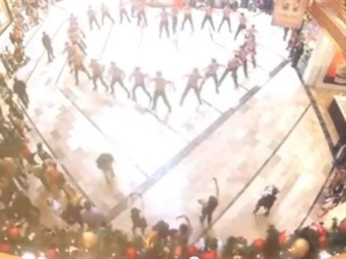 Romántica propuesta de matrimonio flashmob en Perisur
