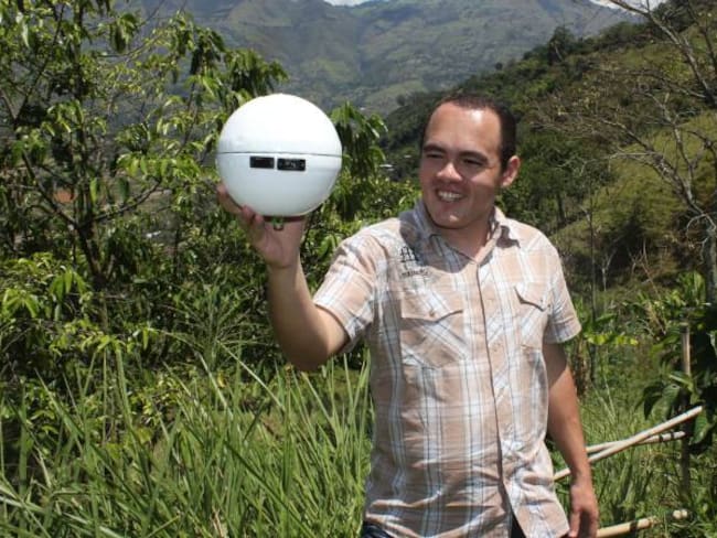 Colombiano transforma el aire en agua