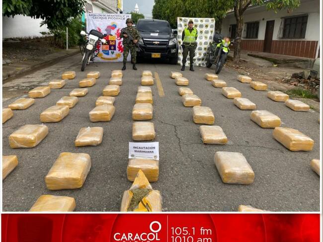 El estupefaciente con un valor en el mercado ilícito de $626.000.000 y la camioneta, fueron puestos a disposición de la autoridad competente.