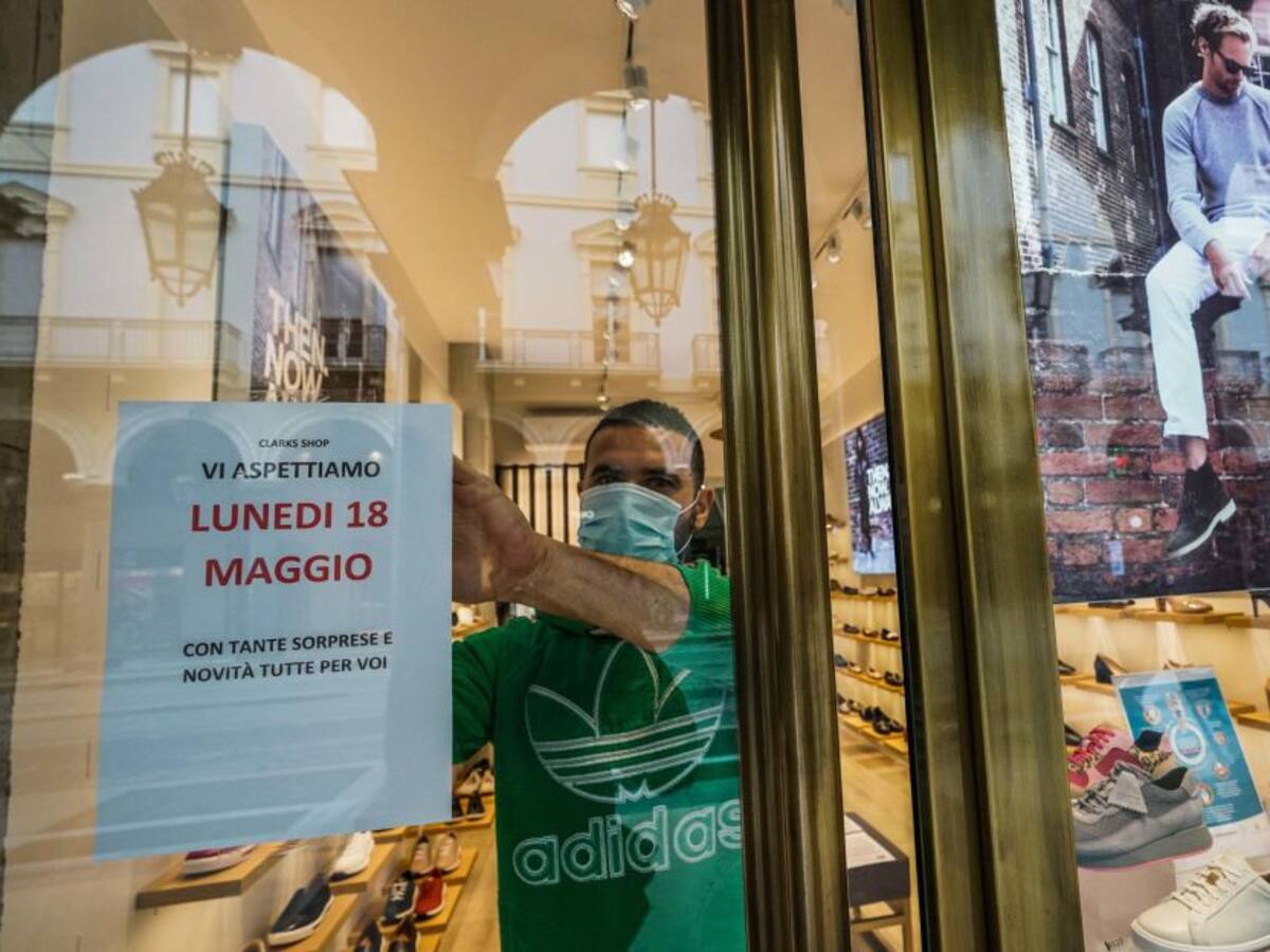 El 70 % de los pequeños comercios de Italia reabren a pesar del coronavirus