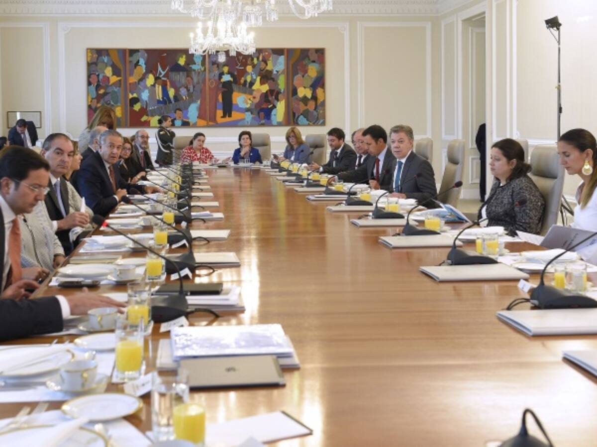 Las instituciones y los partidos políticos están sufriendo una crisis: Santos