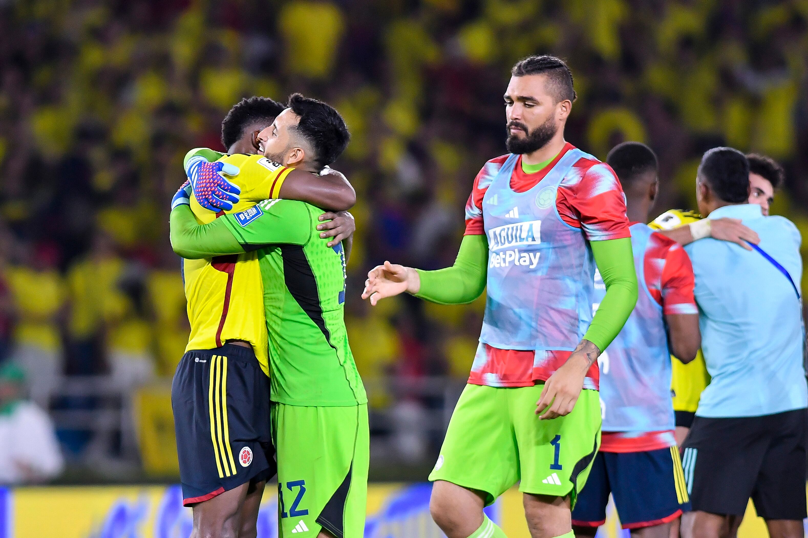Camilo Vargas celebra la victoria ante Paraguay. (Photo by Gabriel Aponte/Getty Images)