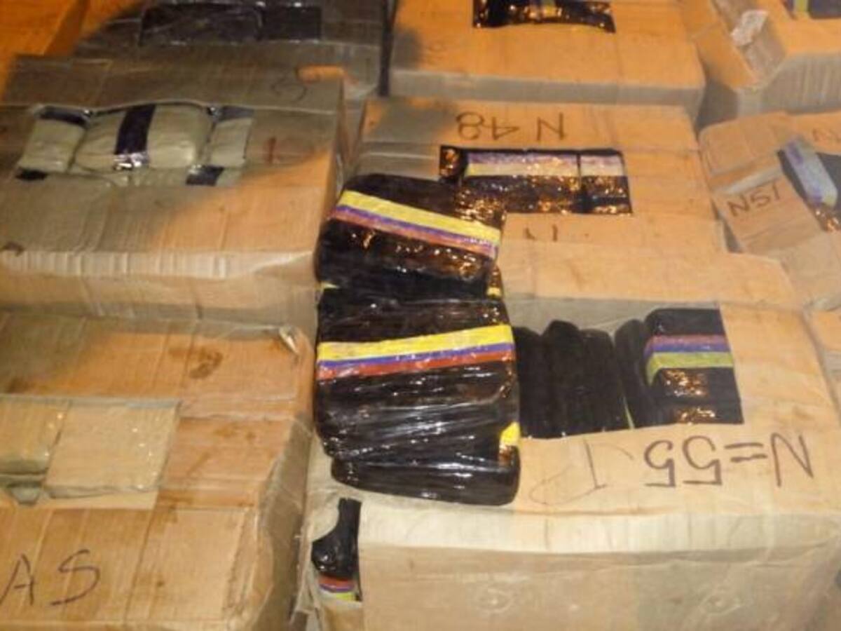 Hallan 3 toneladas de Marihuana prensada en tractocamion en la Guajira