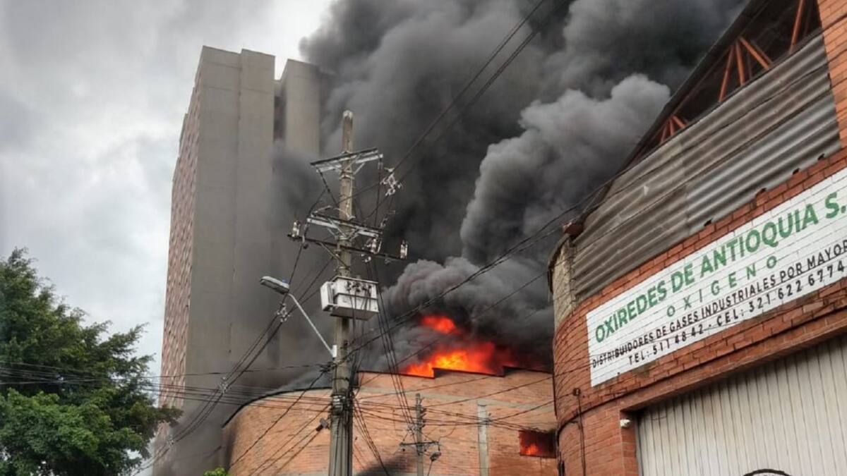 Gigantesco incendio consume bodega en El Chagualo