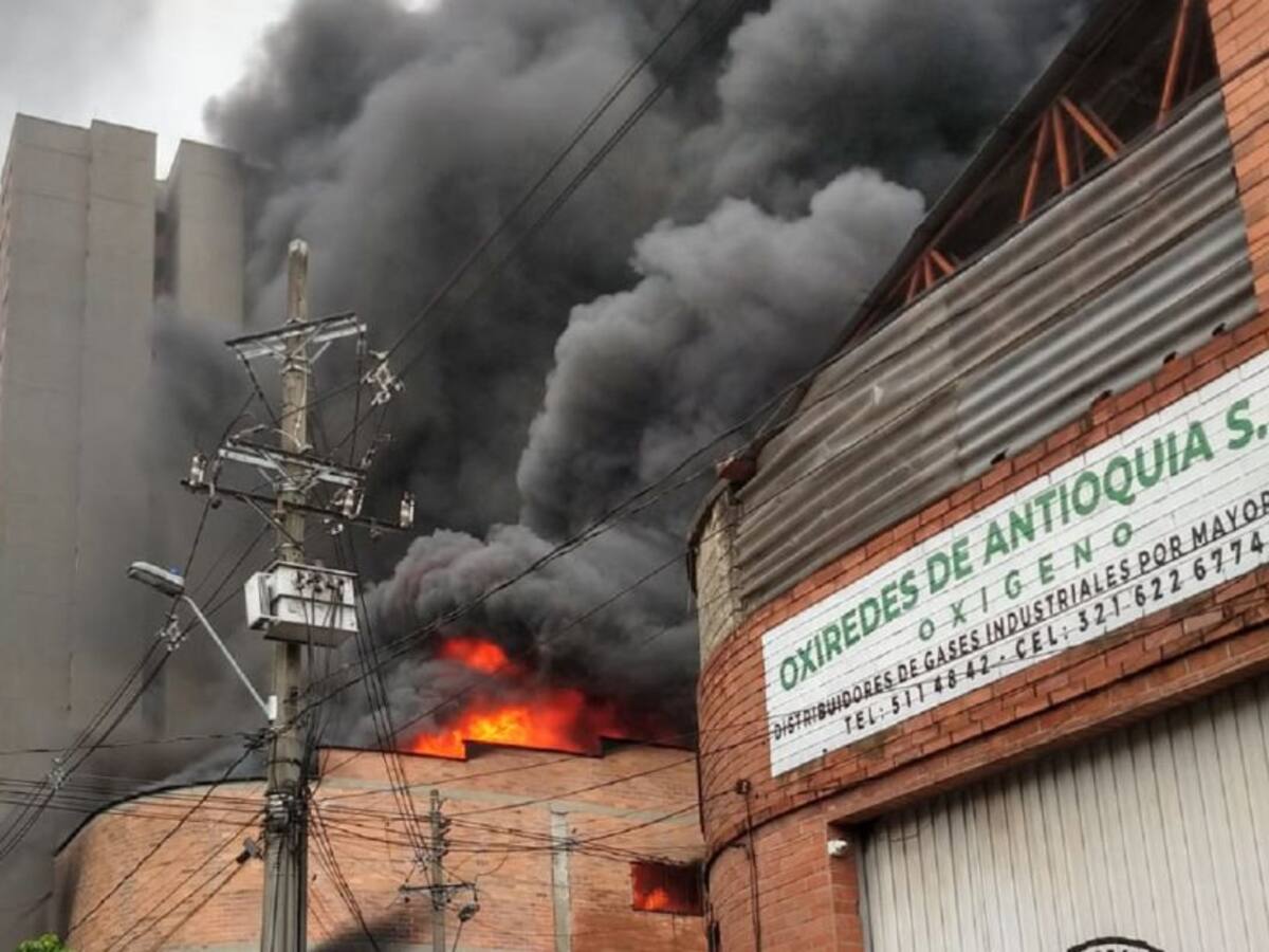 Gigantesco incendio consume bodega en El Chagualo