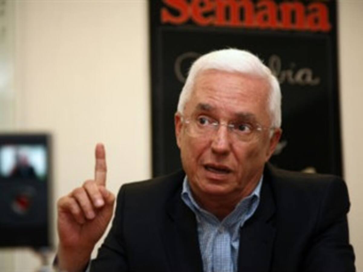 Cambios en el gabinete le darán a Santos "un airecito muy corto" a su popularidad: Jorge Robledo