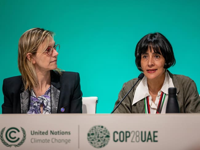 La ministra de Transición Energética de Francia, Agnes Pannier-Runacher (izq) y la ministra de Ambiente y Desarrollo Sostenible de Colombia, Susana Muhamad (der) durante su participación de la Cumbre Climática de Dubái. 

(FOTO: EFE/EPA/MARTIN DIVISEK)