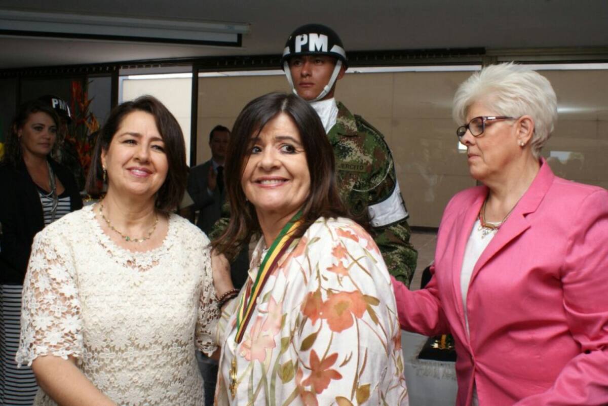 Familiares de ex gobernadores del Quindío fallecidos reciben reconocimientos