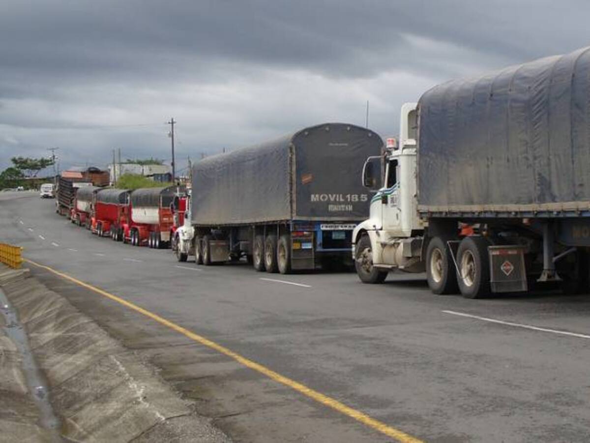 Por 2 meses fue aplazada la restricción de carga por la calle 13 en Bogotá