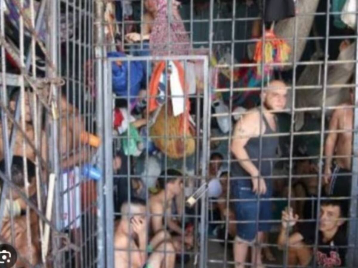 Trasladan 400 privados de la libertad de estaciones de policía en Bucaramanga