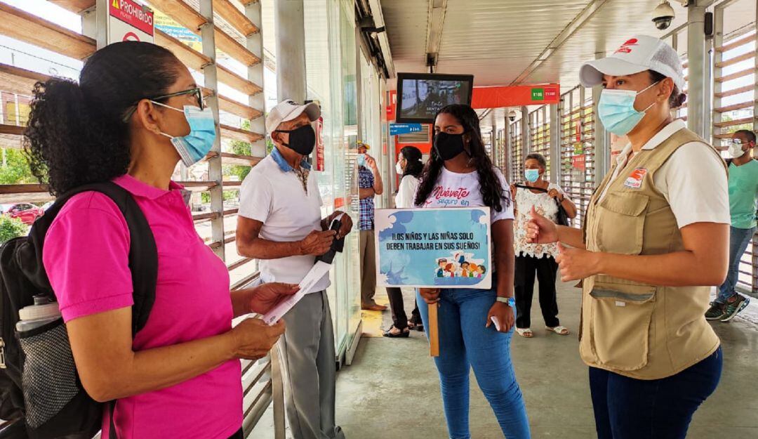 Las autoridades hicieron entrega de folletos y charlas rápidas donde informaron a los usuarios cómo prevenir este flagelo