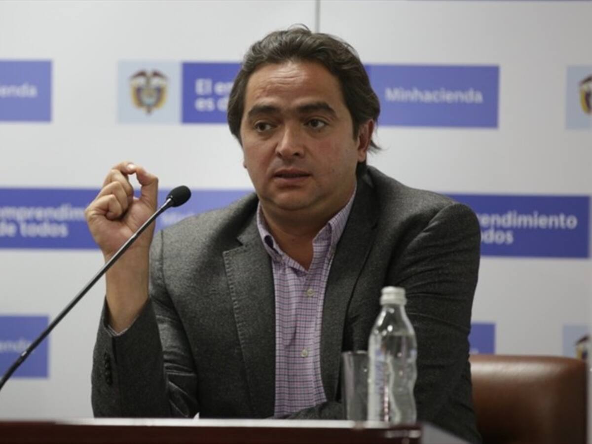 “El salario mínimo no debería subir por encima de la inflación”: exministro Juan A. Londoño