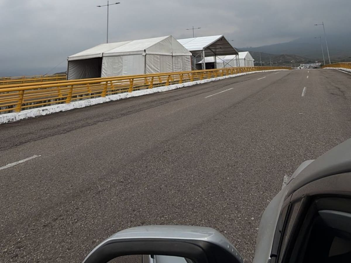 2.200 hombres de la policía nacional el encuentro Petro-Delcy