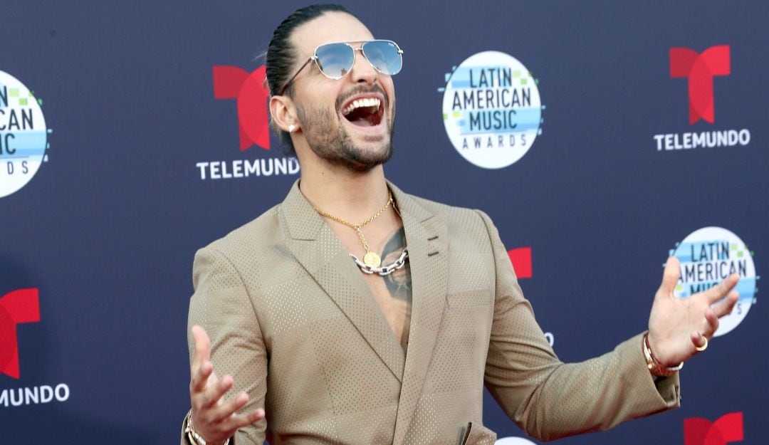 Maluma firmó un extraño documento ¿Se casó?