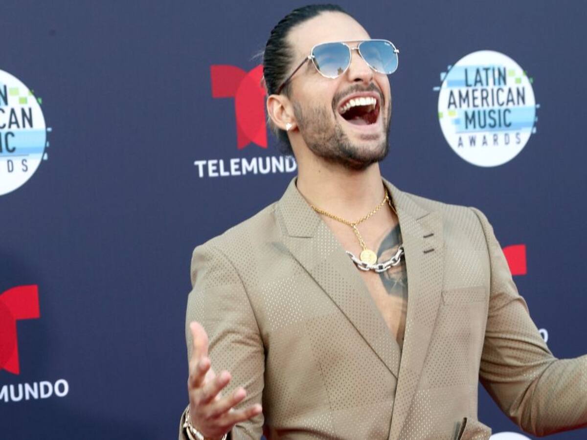 Maluma nos pone al borde de la silla con misterioso documento