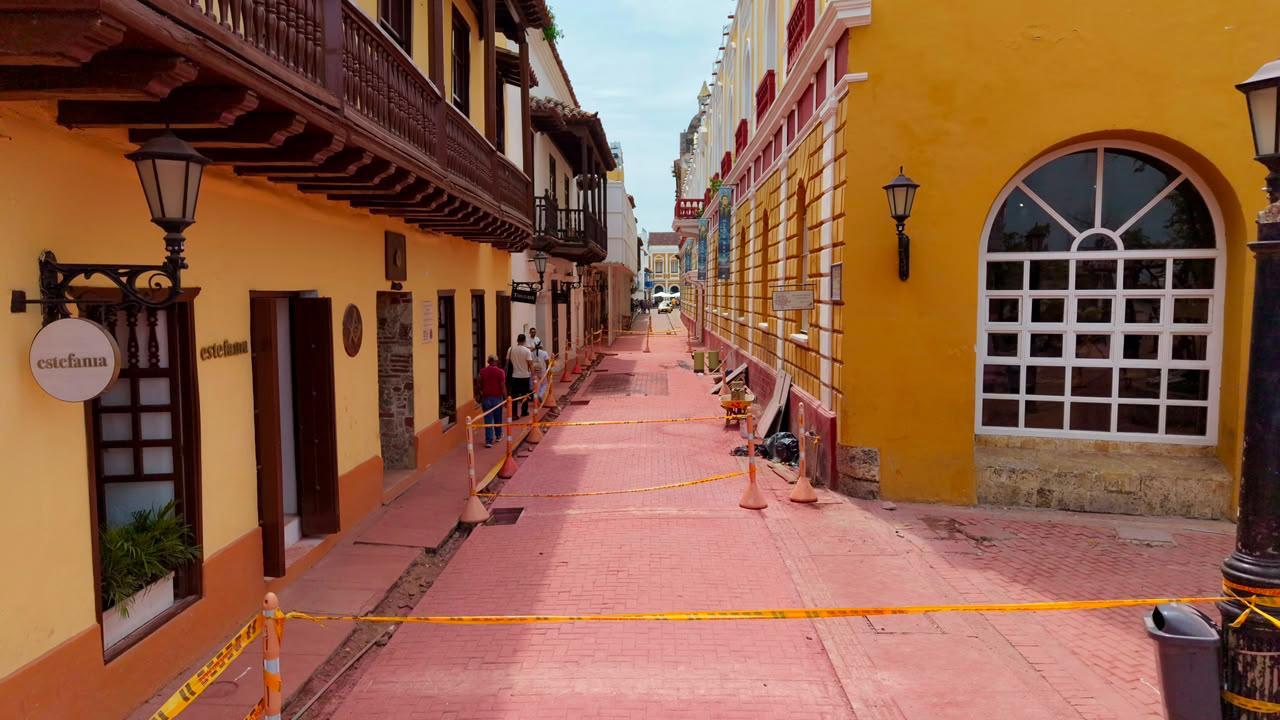 Trabajos en la calle San Juan de Dios del Centro Histórico. // Alcaldía de Cartagena