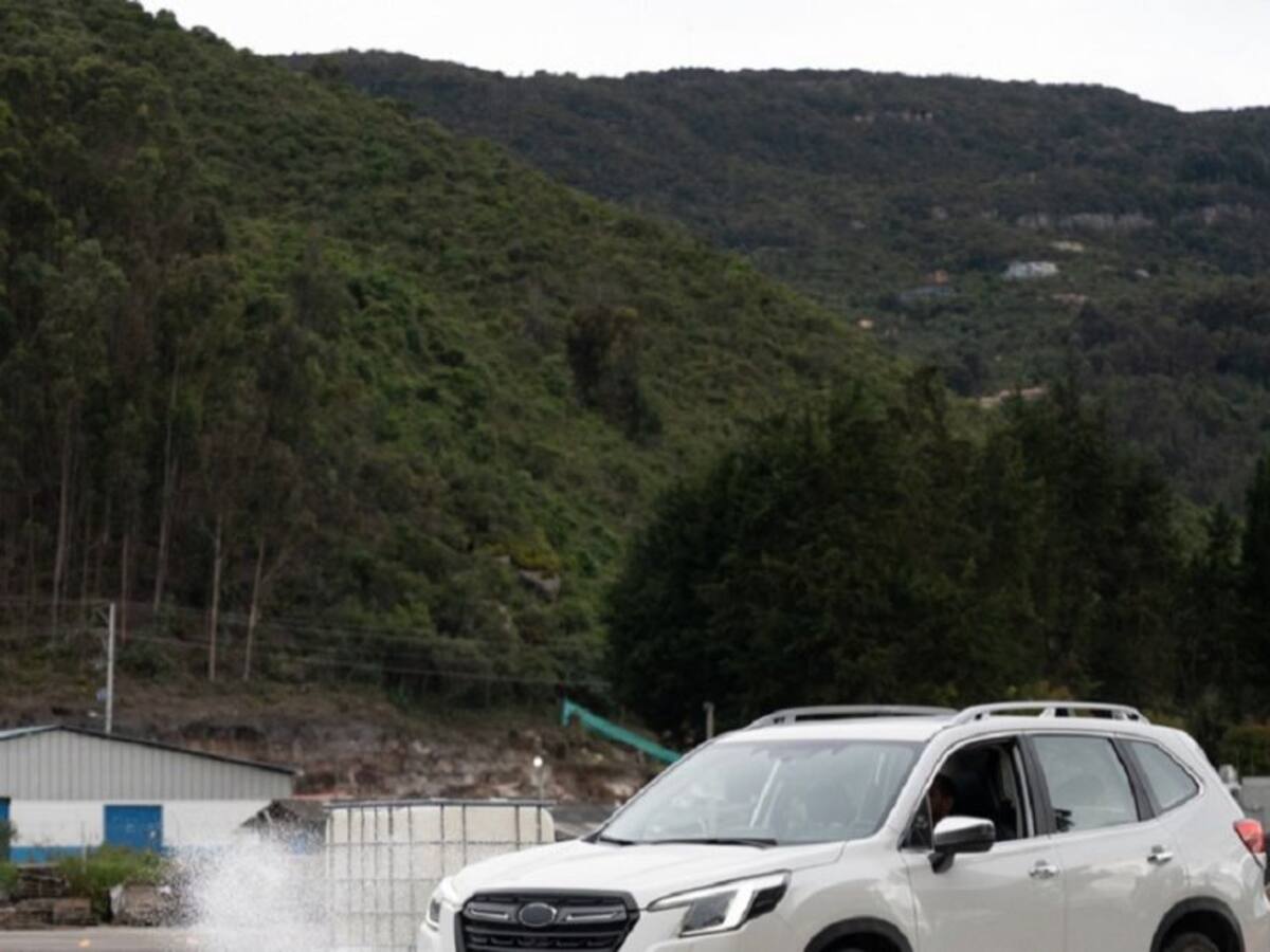 Carros tienen nuevo reglamento para ser vendidos: llantas, cinturón y más