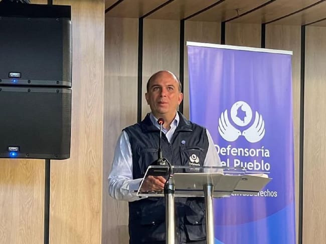 Defensor del pueblo, Carlos Camargo.