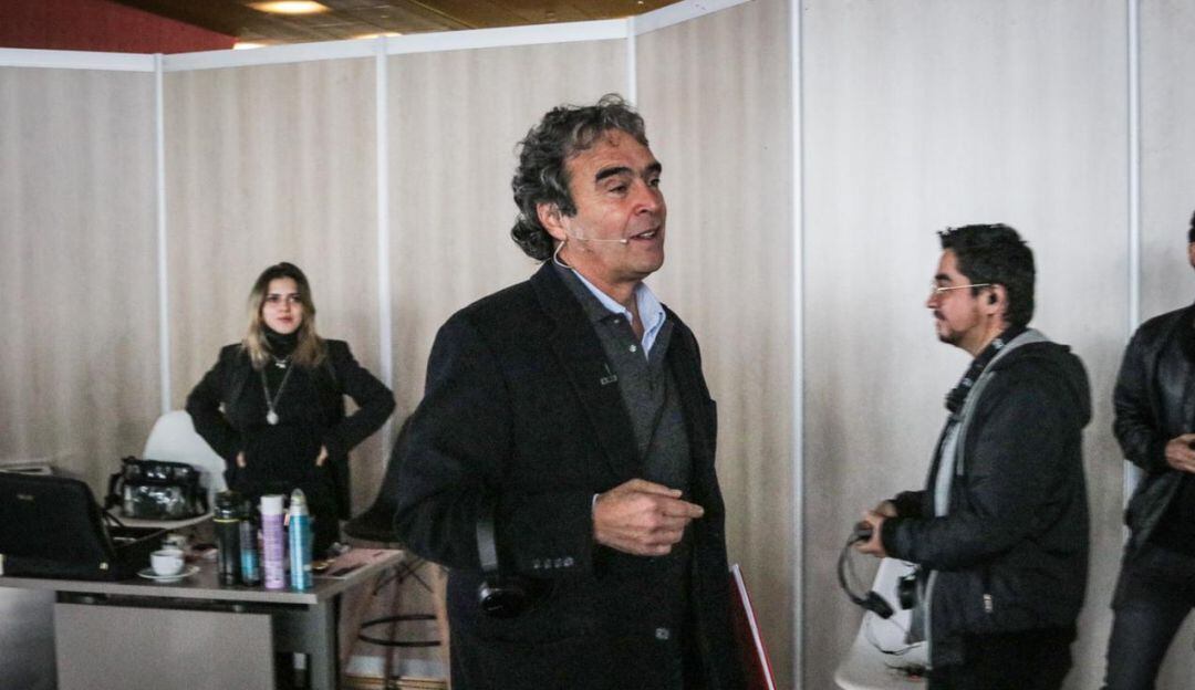 Fajardo: “Personas privilegiadas debemos aportar más en un país en crisis”