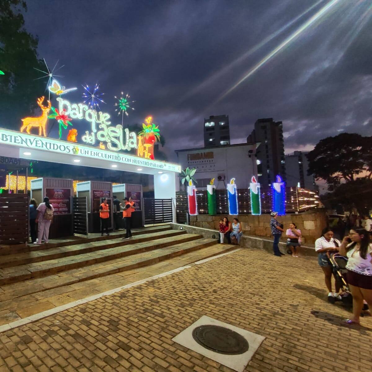 Más de 1.000 personas visitan diariamente la iluminación navideña en el Parque del Agua