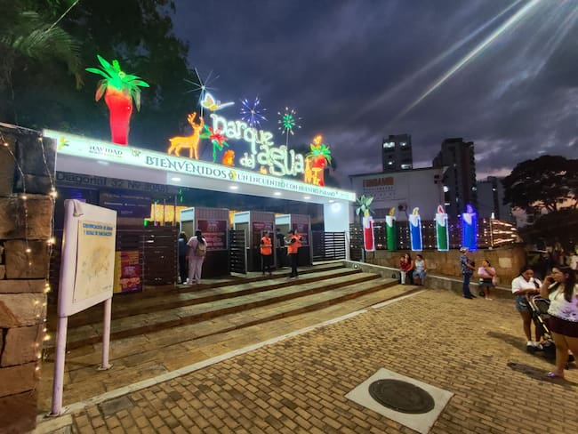 Más de 1.000 personas visitan diariamente la iluminación navideña en el Parque del Agua