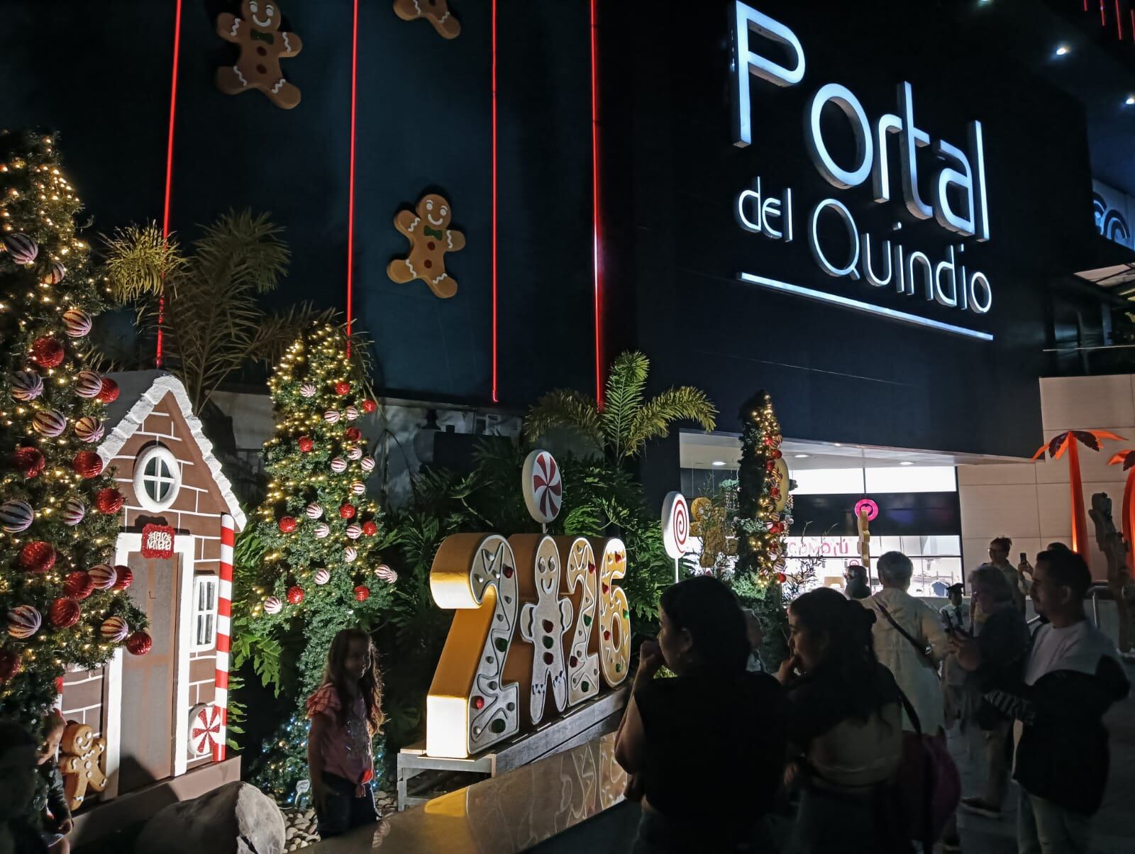 Hermoso alumbrado navideño en el Centro Comercial Portal del Quindío. Foto Adrián Trejos