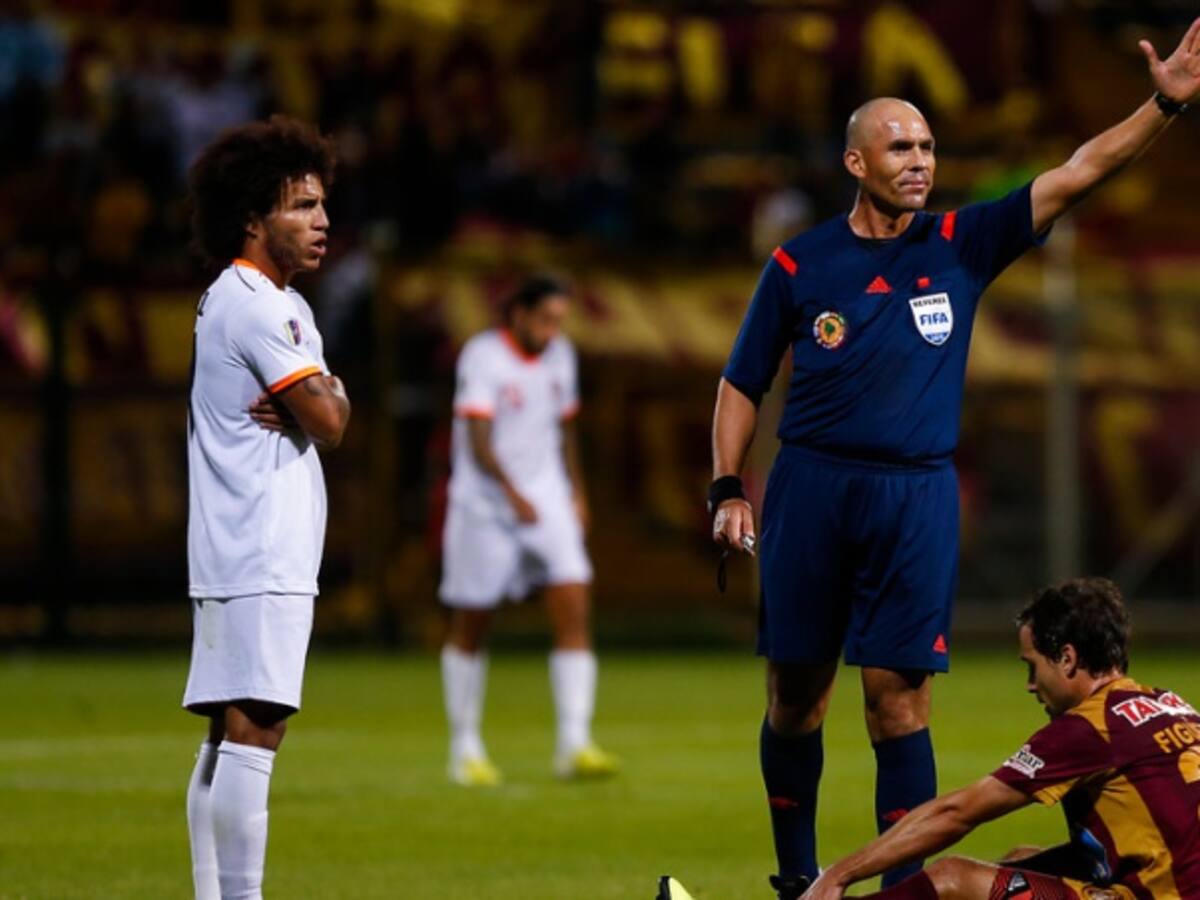 Óscar Maldonado, el silbato boliviano que dirigirá el partido entre Santa Fe y Cobresal